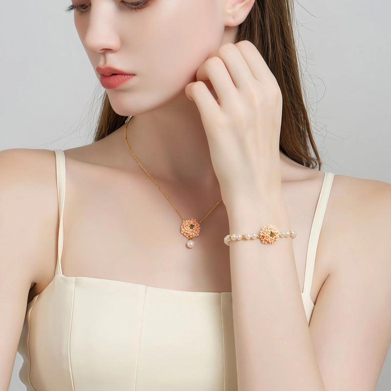 Bracelet perlé Fleur de cerisier Bracelet en émail grappe de fleurs Luxe léger