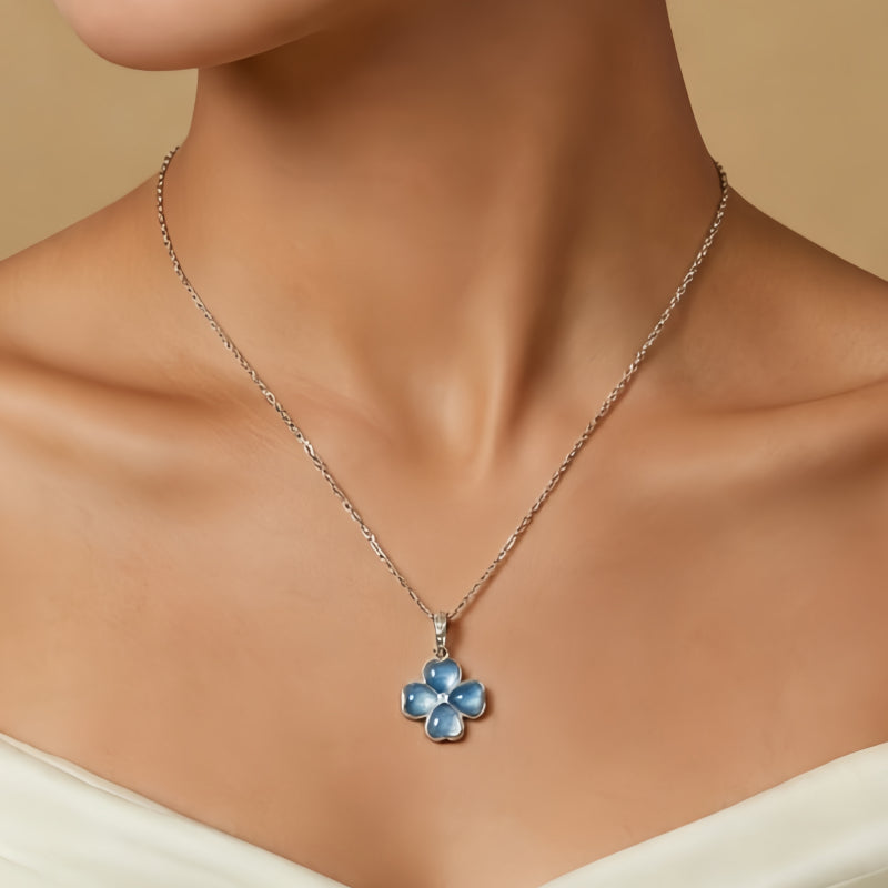 Pendentif Trèfle à quatre feuilles bleu en cristal naturel – Cadeau porte-bonheur pour elle / Maman