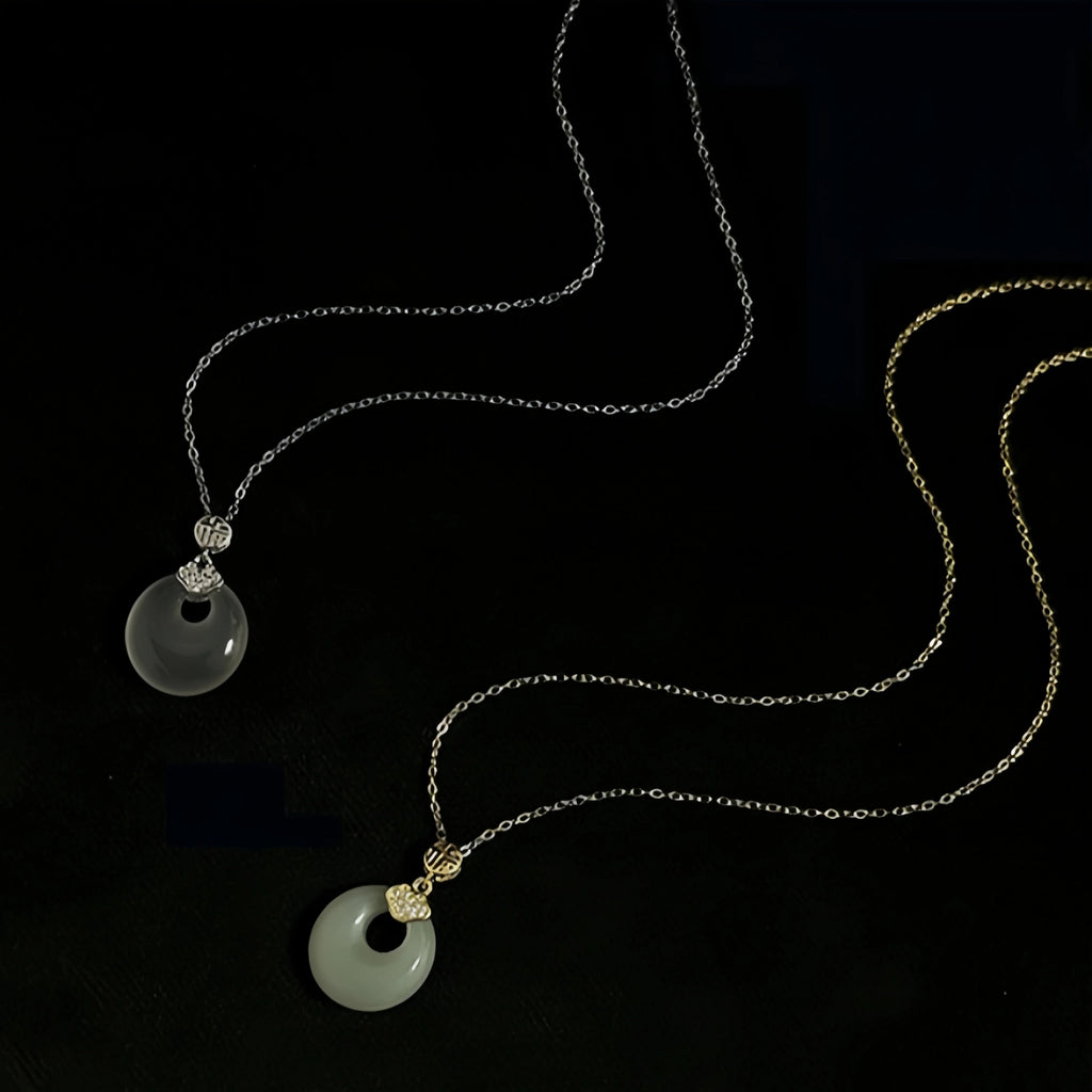 Collier à ajustement facile en quartz clair - Pureté intérieure et expression claire