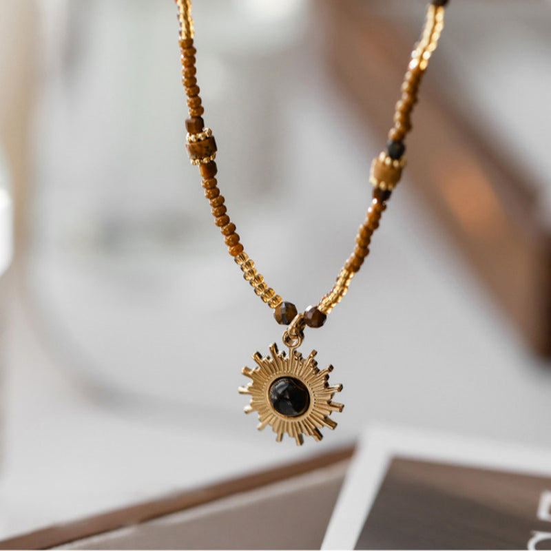 Collier en perles de bois massif et pierre naturelle œil de tigre — Dieu gardien du soleil