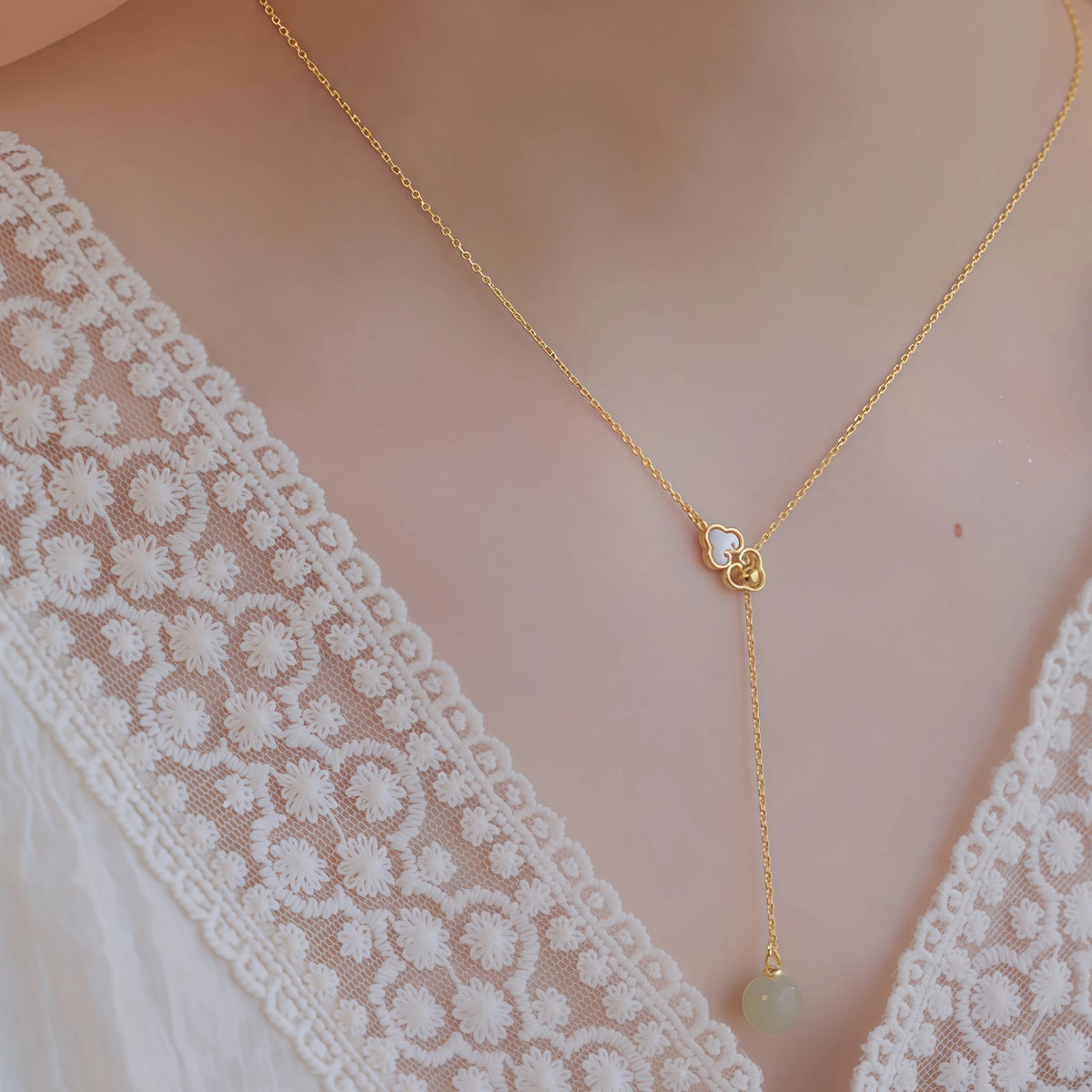 Collier à ajustement facile en quartz clair - Pureté intérieure et expression claire