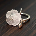 Bague ouverte en quartz clair Fleur de prunier