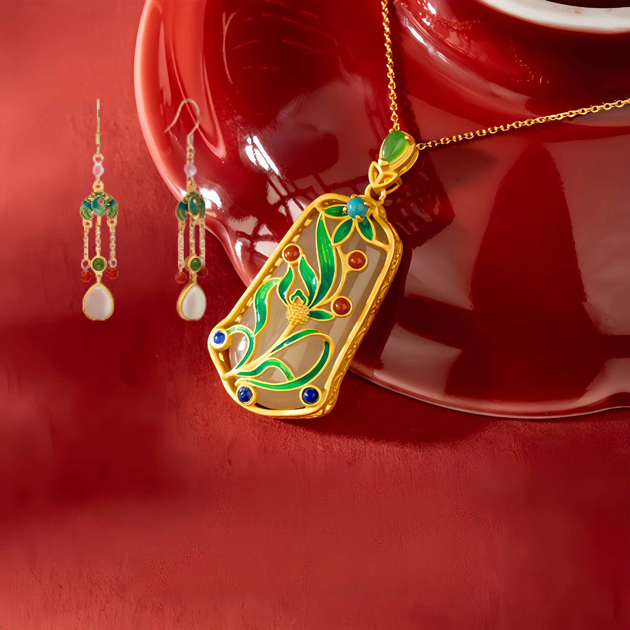 Collier en cristal de quartz clair Pendentif facetté irrégulier