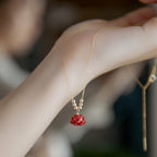 Collier Lotus Rouge