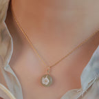 Collier en cristal de quartz clair Pendentif facetté irrégulier