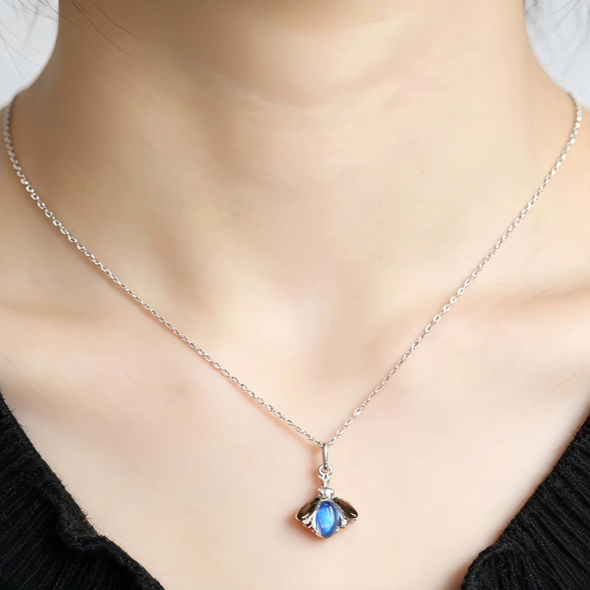 Pendentif Trèfle à quatre feuilles bleu en cristal naturel – Cadeau porte-bonheur pour elle / Maman
