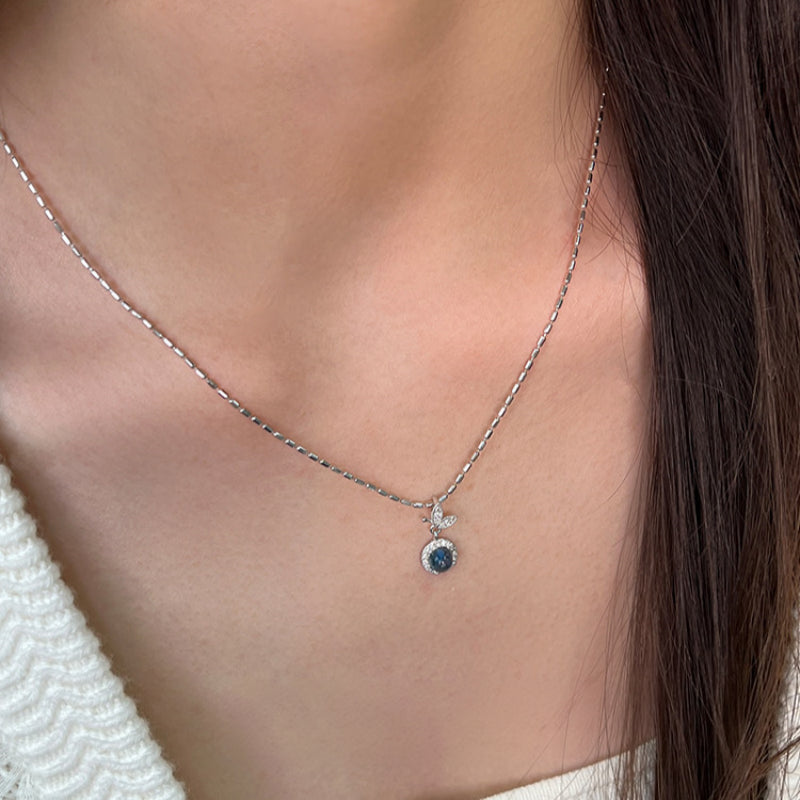 Collier Papillon Aigue-marine Naturelle - Doux comme l'eau, libre comme un papillon
