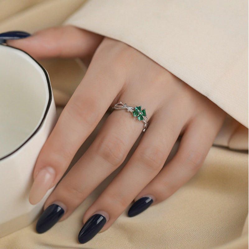 Bague porte-bonheur trèfle à quatre feuilles verte — Envoyez de la chance à votre petite amie