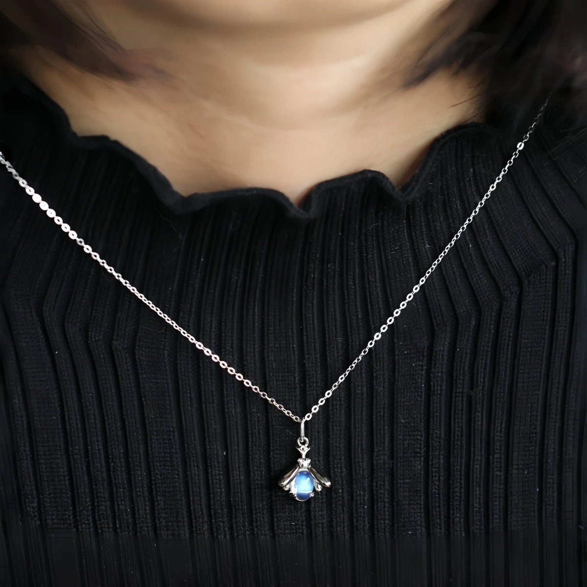 Pendentif Trèfle à quatre feuilles bleu en cristal naturel – Cadeau porte-bonheur pour elle / Maman