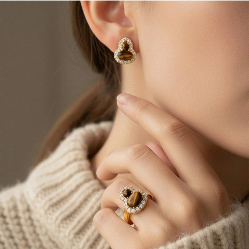 Boucles d'oreilles et bague en œil de tigre doré Maillard en forme de calebasse — Bijoux porte-bonheur en cristal