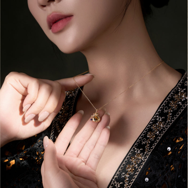 Collier Pochette Richesse Œil de Tigre — Mini Sac Porte-Bonheur Œil de Tigre