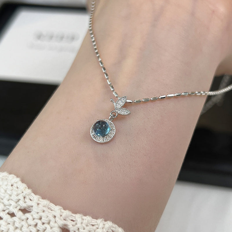 Collier Papillon Aigue-marine Naturelle - Doux comme l'eau, libre comme un papillon