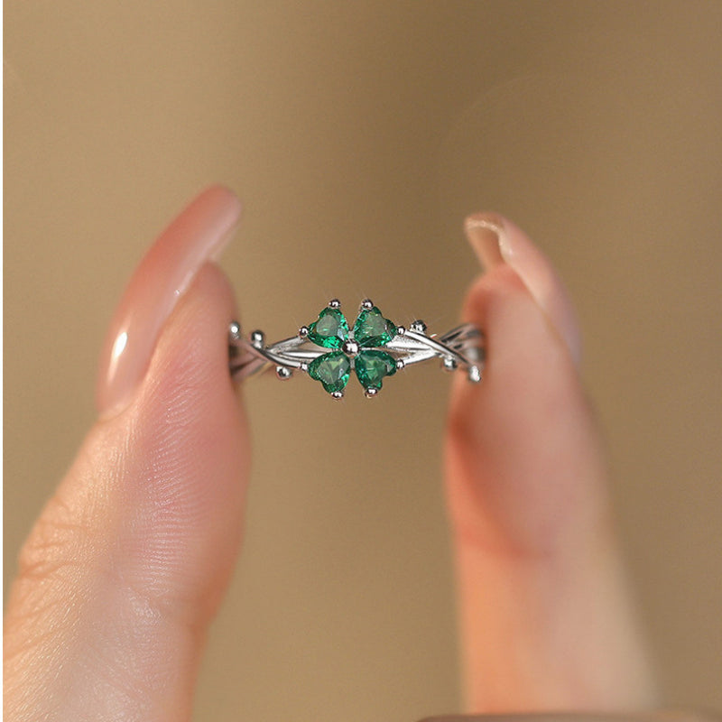 Bague porte-bonheur trèfle à quatre feuilles verte — Envoyez de la chance à votre petite amie