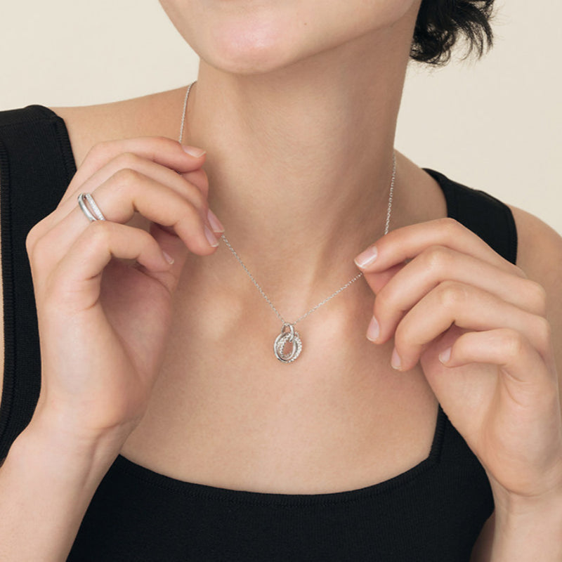 Linked Circles Silver Necklace | Birthday Jewelry for Mom/Grandma