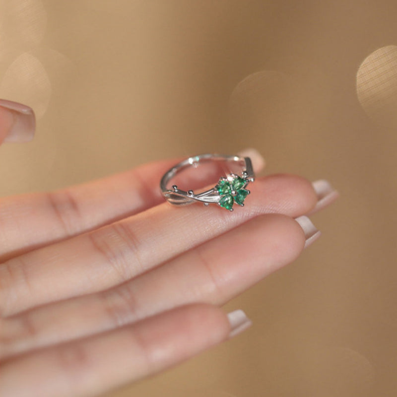 Bague porte-bonheur trèfle à quatre feuilles verte — Envoyez de la chance à votre petite amie