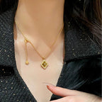 Collier trèfle de bravoure en pierre naturelle œil de tigre — Déesse de la chance