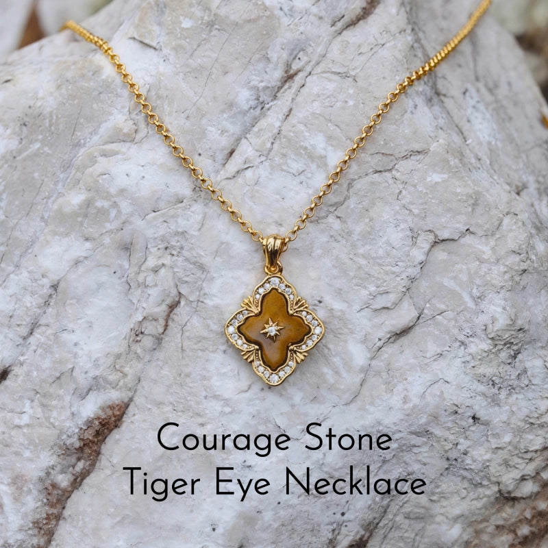 Collier trèfle de bravoure en pierre naturelle œil de tigre — Déesse de la chance
