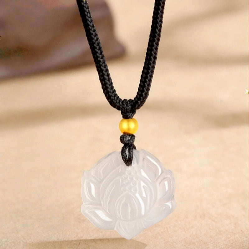 Collier cordon en calcédoine Fleur de Lotus – Bijou spirituel