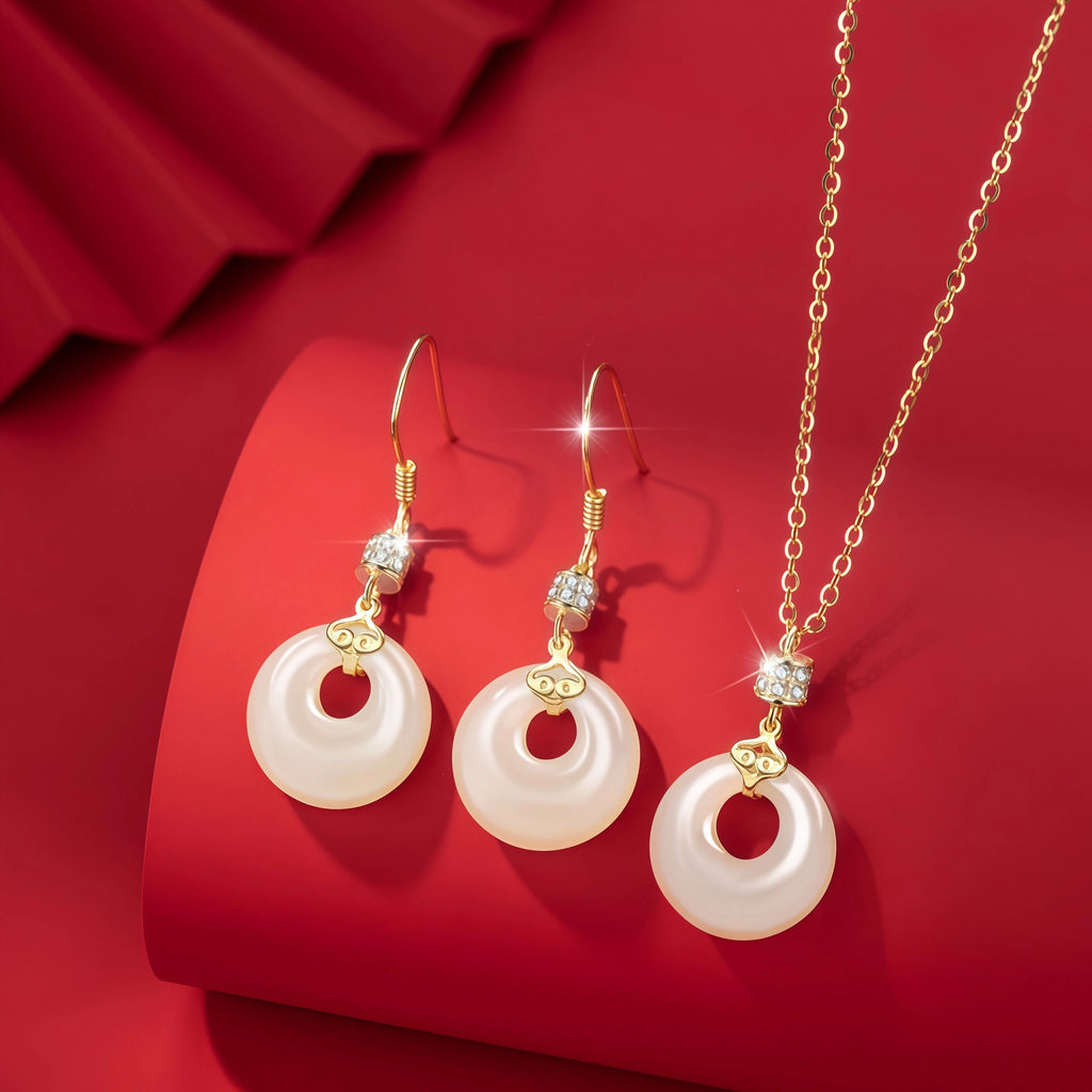 Collier en cristal de quartz clair Pendentif facetté irrégulier
