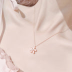 Collier Fleur de Cerisier Rose avec Chaîne de Clavicule Premium en Argent Pur Rotative