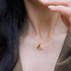 Collier Papillon en Œil de Tigre - Liberté et Succès