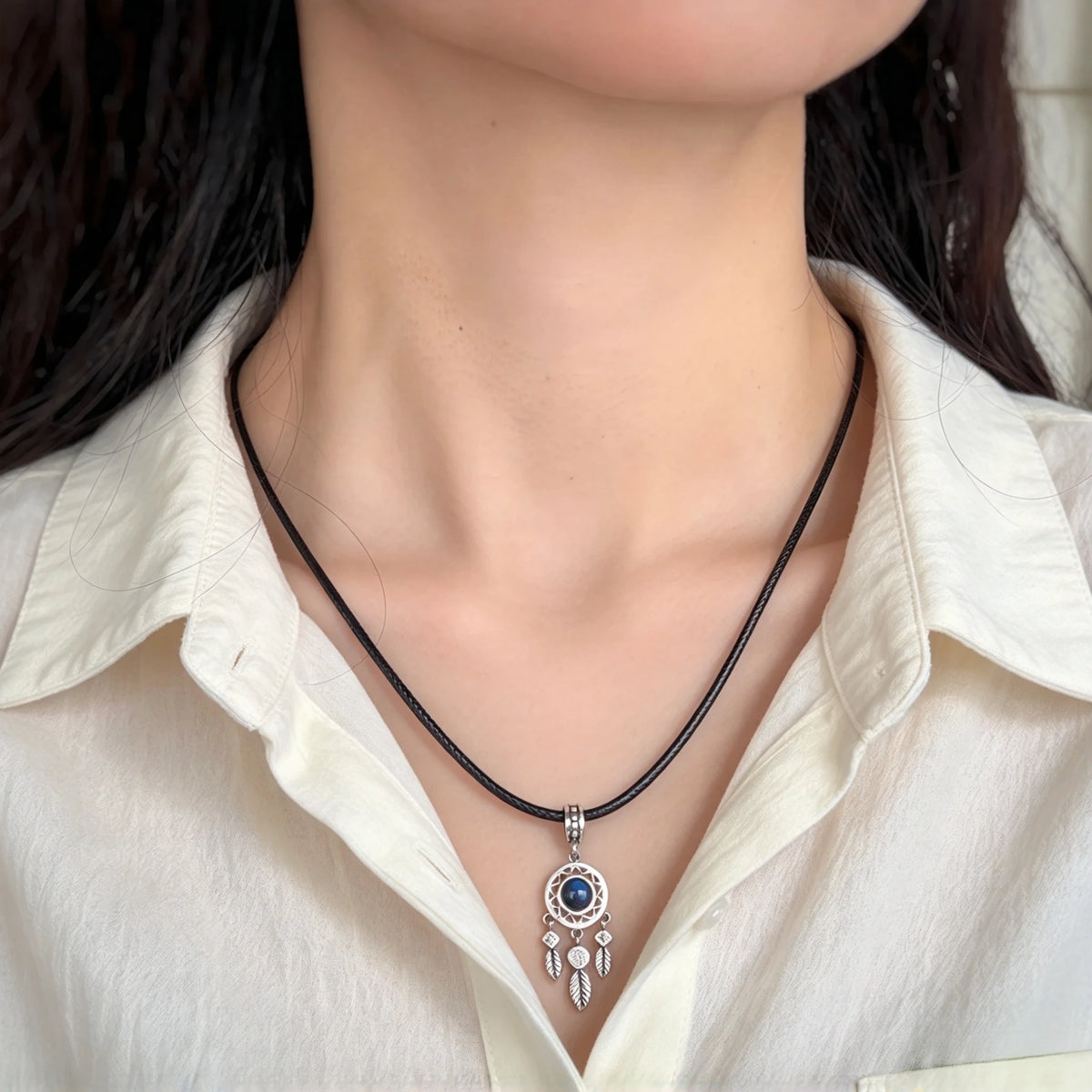 Pendentif Trèfle à quatre feuilles bleu en cristal naturel – Cadeau porte-bonheur pour elle / Maman