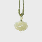 Collier pendentif Lotus sculpté en jade naturel de Hetian — Un cadeau attentionné pour elle