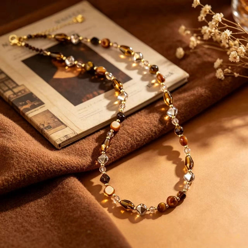 Collier en pierre naturelle œil de tigre, Clavicule irrégulière ton terre Maillard