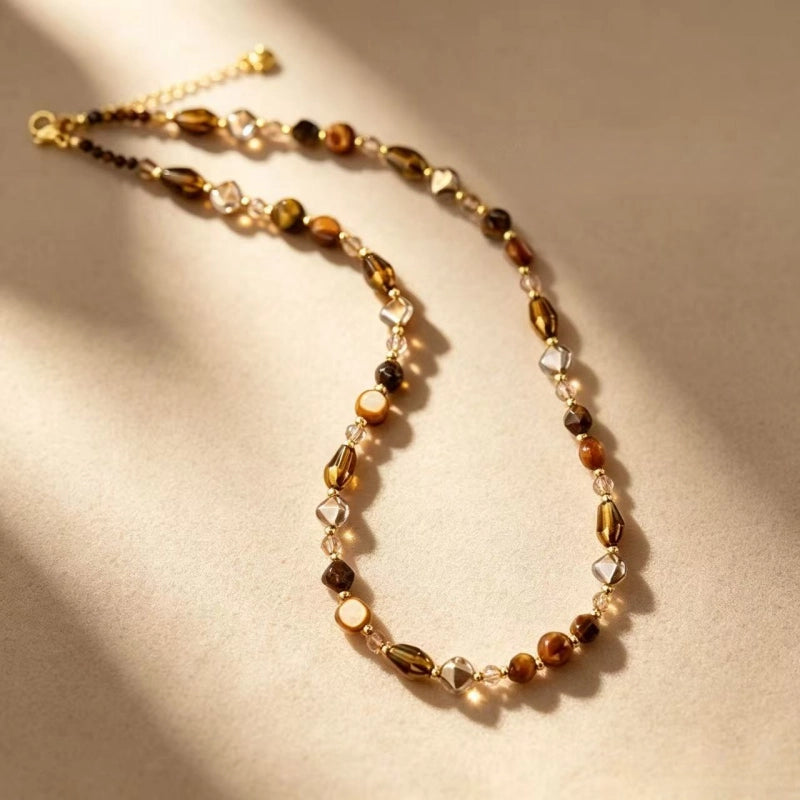 Collier en pierre naturelle œil de tigre, Clavicule irrégulière ton terre Maillard