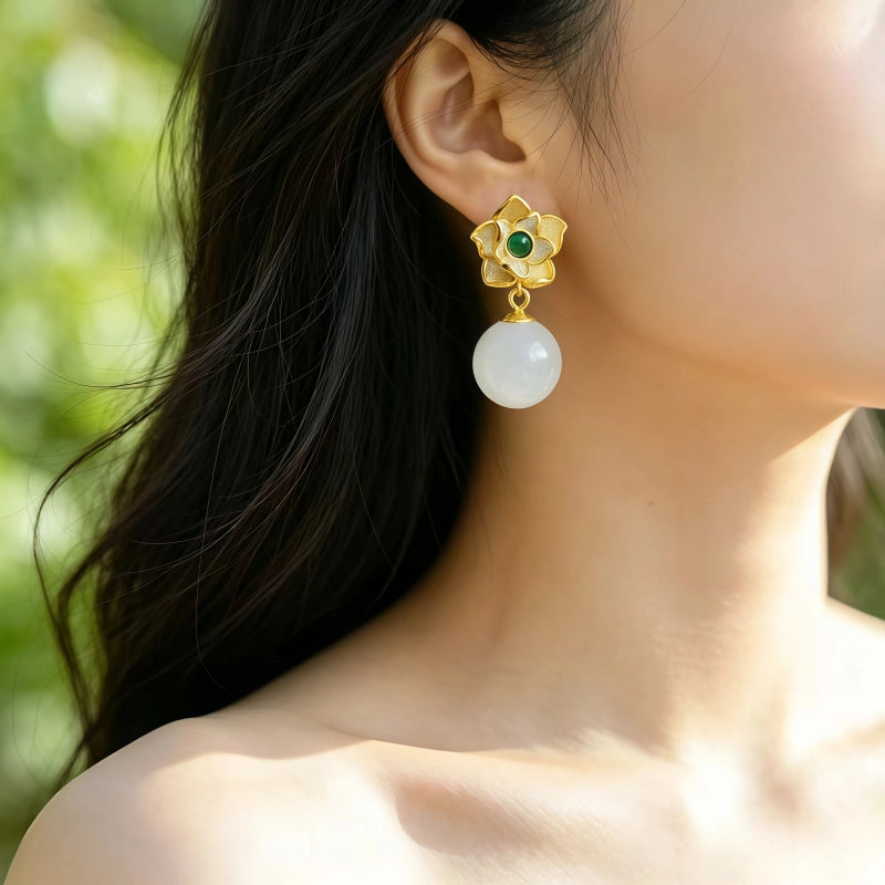 Boucles d'oreilles anciennes en argent sterling avec lotus en jade Hotan naturel