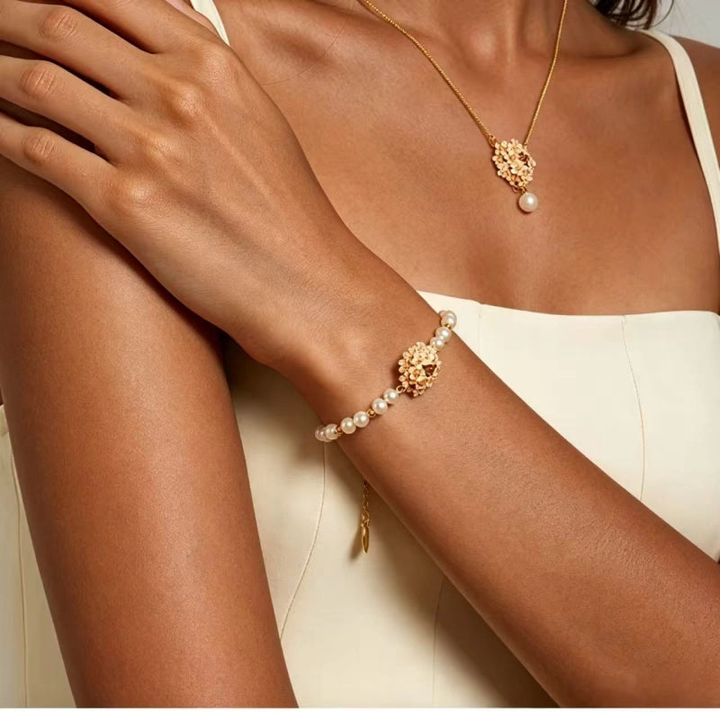 Bracelet perlé Fleur de cerisier Bracelet en émail grappe de fleurs Luxe léger