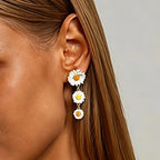 Boucles d'oreilles Marguerite émaillées, Boucles d'oreilles de luxe légères faites à la main
