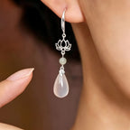 Boucles d'oreilles pendantes Lotus Rebirth en jade blanc