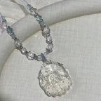 Collier Renard à Neuf Queues en Quartz Clair – Sagesse, Protection, Abondance