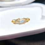 Bague tendance croisée en aigue-marine naturelle - Clarté et flux positif