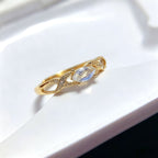 Bague tendance croisée en aigue-marine naturelle - Clarté et flux positif