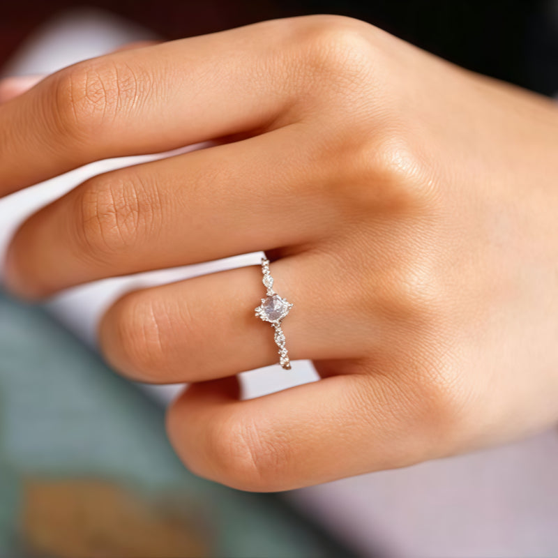 Bague Pierre de Lune Bleue Dreamland – Intuition Douce, Protection Féminine