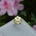 Bague Fleur de Prunier en Jade de Hotan – Chance Intemporelle, Douce Sérénité