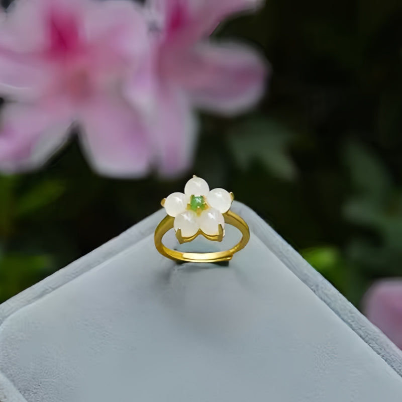 Bague Fleur de Prunier en Jade de Hotan – Chance Intemporelle, Douce Sérénité