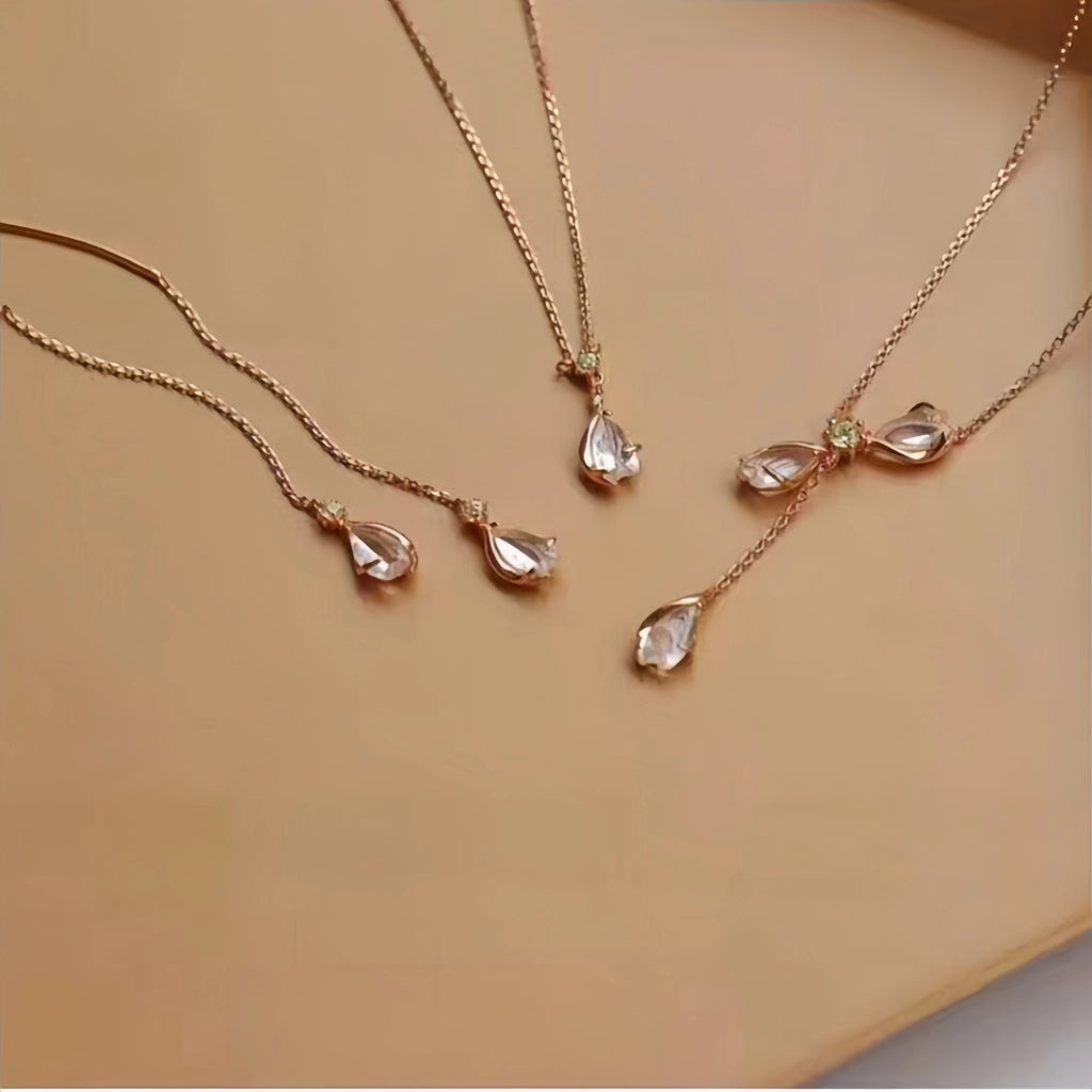 Collier en cristal de quartz clair Pendentif facetté irrégulier