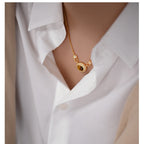 Collier en pierre œil de tigre naturelle — Fermoir à bouton texturé romain vintage