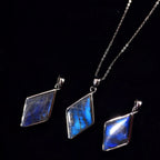 Pendentif Trèfle à quatre feuilles bleu en cristal naturel – Cadeau porte-bonheur pour elle / Maman