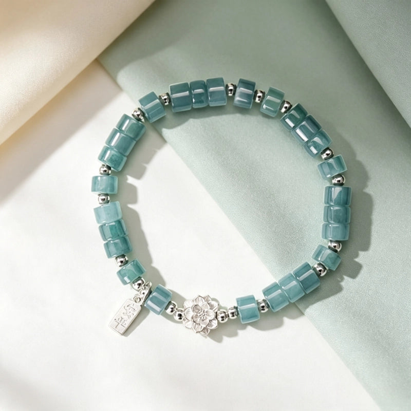 Bracelet de lotus en jadéite orientale avec breloque « Ping An Xi Le » – Bijoux Guochao