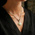 Collier pendentif Lotus sculpté en jade naturel de Hetian — Un cadeau attentionné pour elle