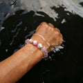 Bracelet Quartz Rose, Fantôme des Neiges et Perles – Attire l'Amour, Apaise les Émotions