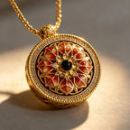 Collier Lotus Boussole Huit Trésors Orientale – Amulette de Protection Spirituelle