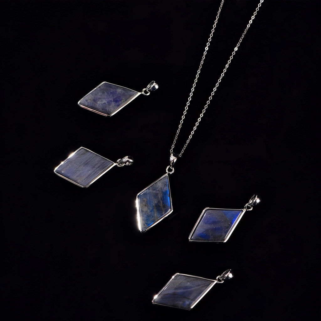 Pendentif Trèfle à quatre feuilles bleu en cristal naturel – Cadeau porte-bonheur pour elle / Maman