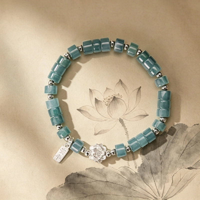 Bracelet de lotus en jadéite orientale avec breloque « Ping An Xi Le » – Bijoux Guochao
