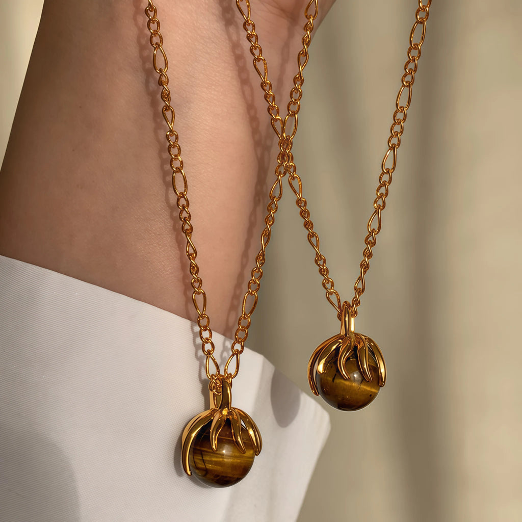 Collier en cristal de quartz clair Pendentif facetté irrégulier