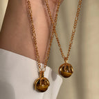 Collier en cristal de quartz clair Pendentif facetté irrégulier